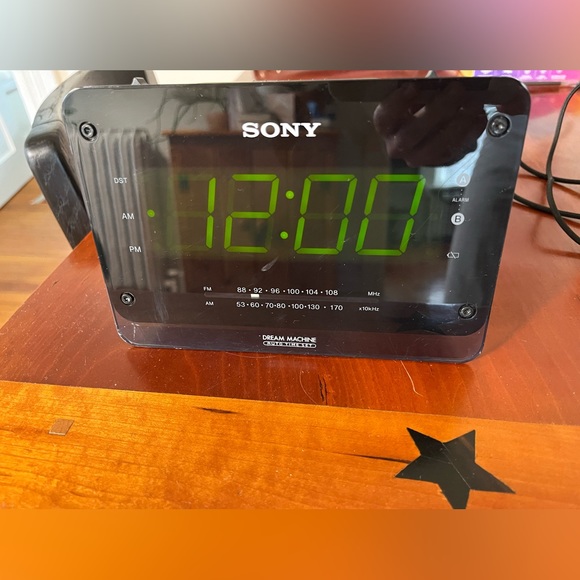 Vintage Sony Dream Machine alarm clock radio - Picture 2 of 5